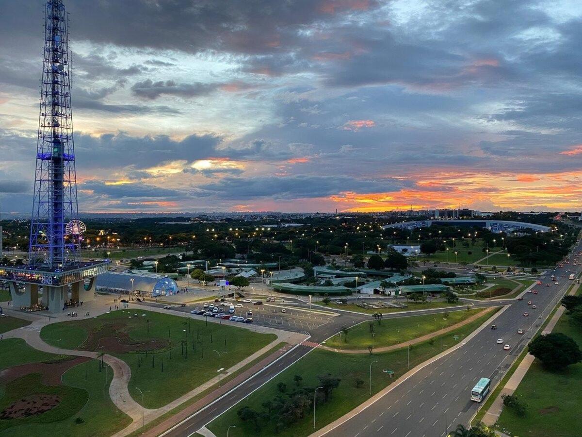 Flat Encantador No 11º Com Vista Pra Torre De Tv Brasilia Bagian luar foto